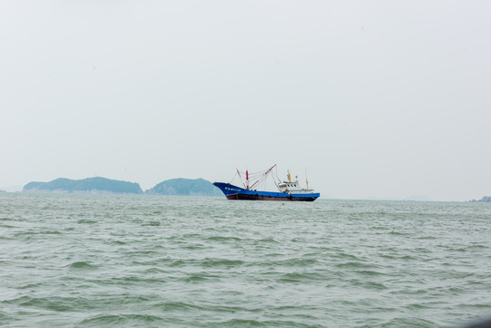 海面游船