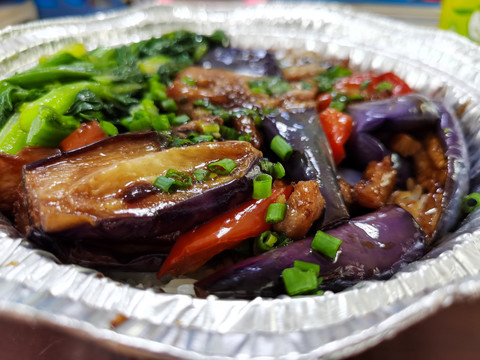 鱼香茄子煲仔饭