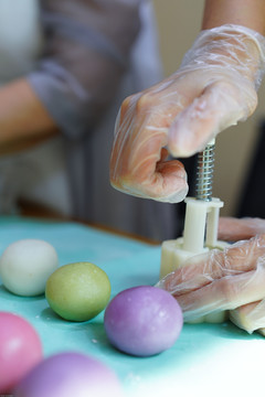 冰皮月饼制作过程传统食品