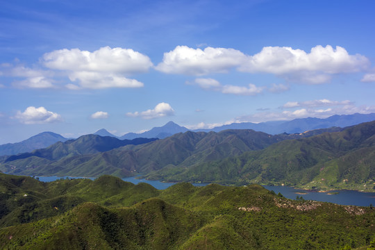 蓝天白云青山绿水