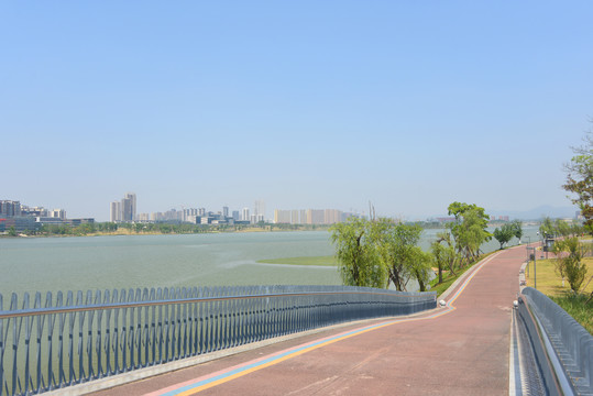 成都兴隆湖彩色透水混凝土步道