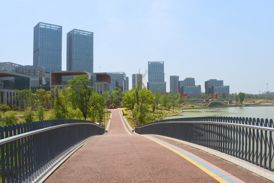 四川成都兴隆湖小桥及彩色步道