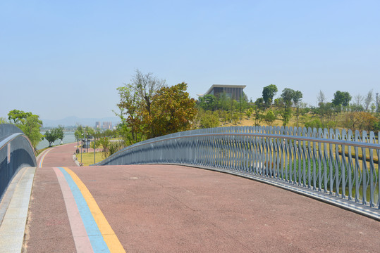 成都科学城彩色透水地坪健步道