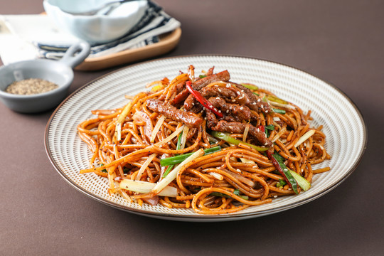 黑椒牛柳炒意面
