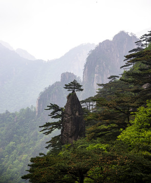 云雾山峦