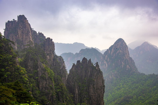 云雾山峦