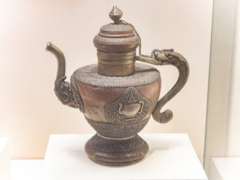 藏族龙柄铜执壶