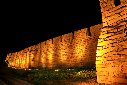 崇武古城城墙夜景