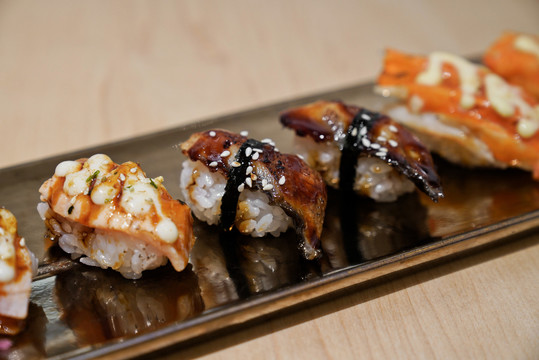 日本料理日料寿司三文鱼刺身