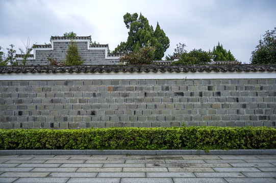 中式民居建筑青砖围墙