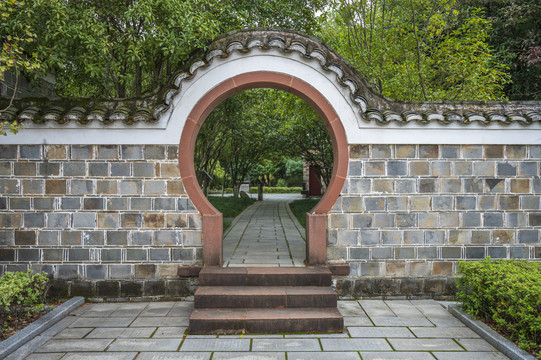 中式园林圆形拱门