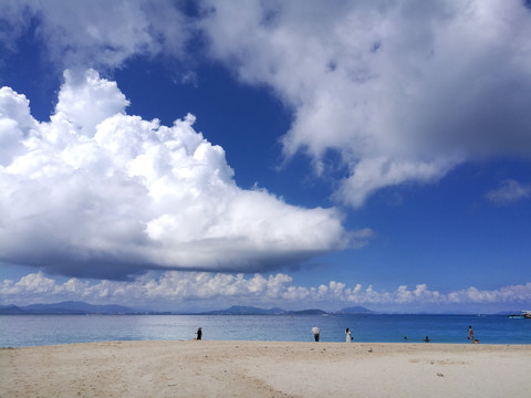 碧海蓝天白沙滩