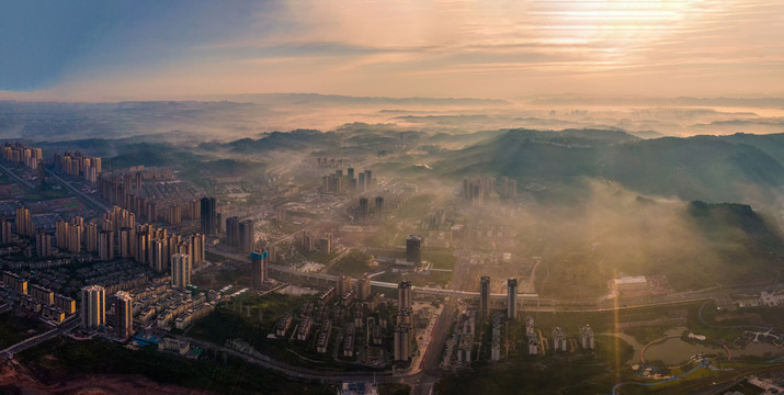 雨后的重庆江津城区被薄雾笼罩