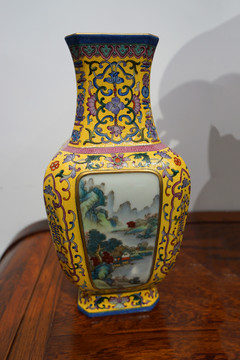珍藏瓷瓶