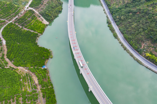 最美水上公路