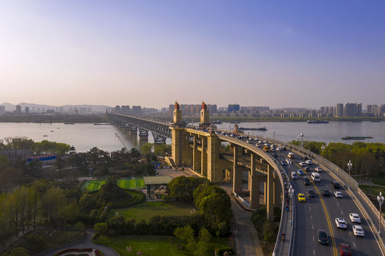 鸟瞰南京长江大桥全景