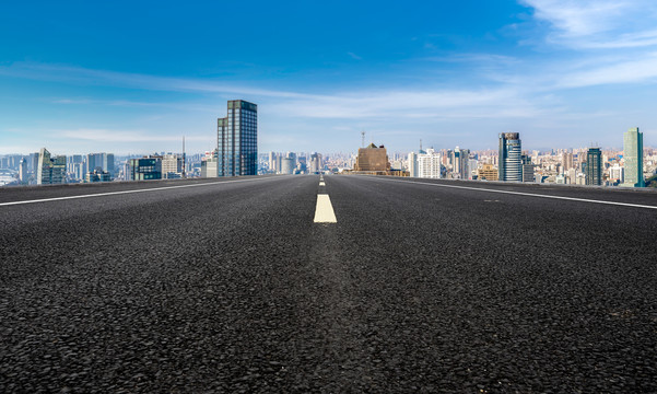 前进的道路和现代建筑