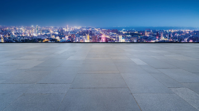 地砖地面和城市夜景