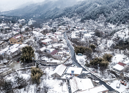 青岛山村雪景