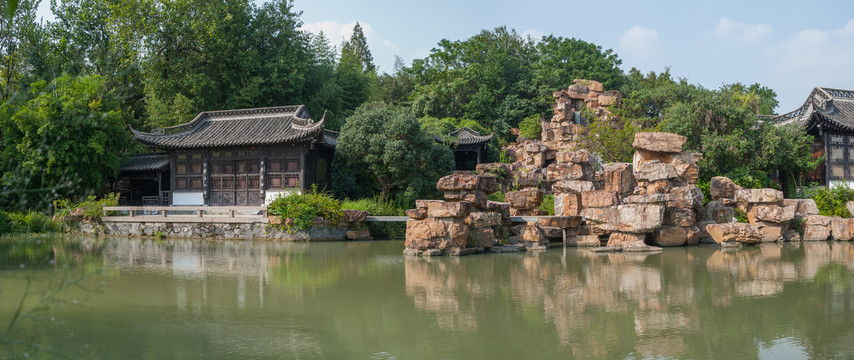 扬州瘦西湖石壁流淙景区