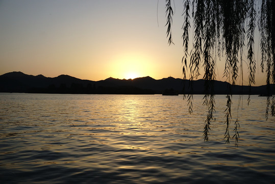 日落杭州西湖