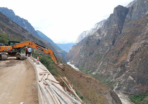 云南香格里拉虎跳峡