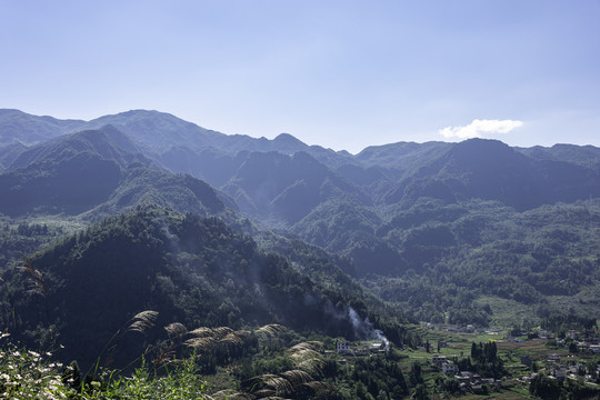 崇山峻岭