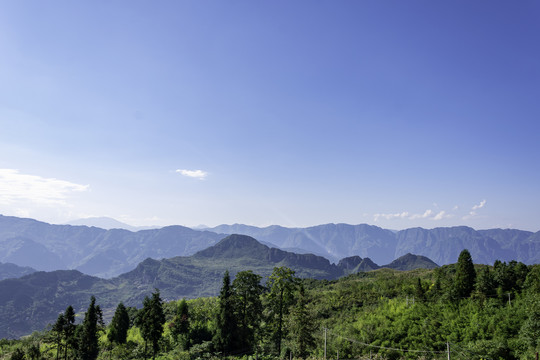 崇山峻岭