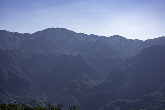 崇山峻岭
