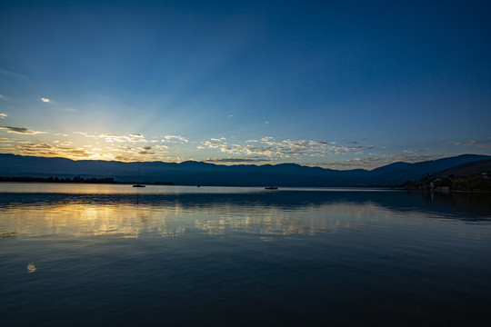 邛海