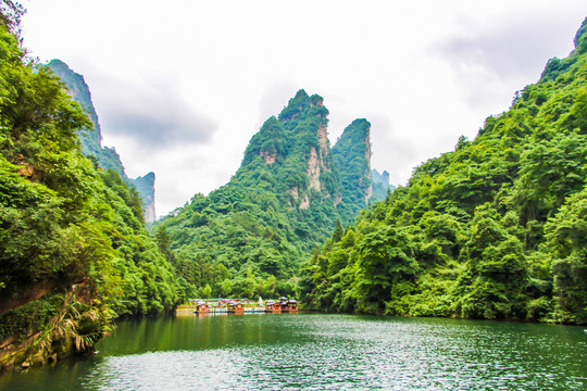 湖北张家界宝峰湖