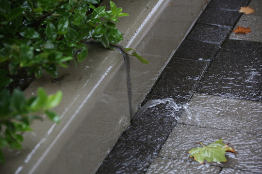 城市道路积水倒灌