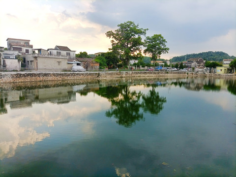 乡村水塘傍晚