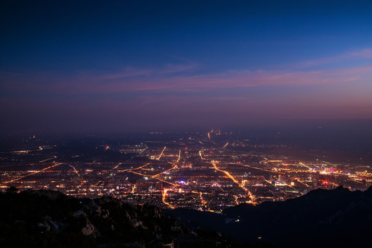 航怕山东泰安夜景