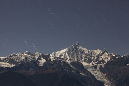 星光下的梅里雪山卡瓦格博峰