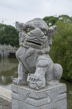 公园石雕狮子像