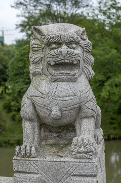 古典园林石雕狮子像