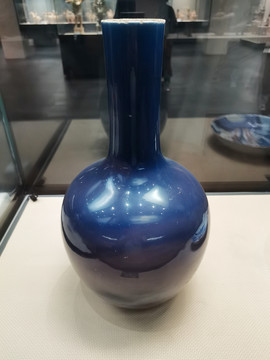 乾隆霁蓝胆型瓶