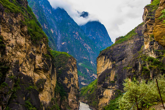 虎跳峡峡谷