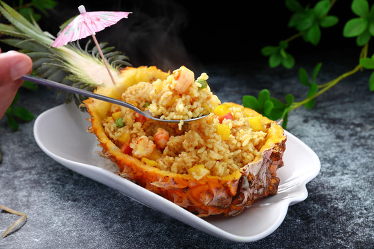 泰式虾仁菠萝饭