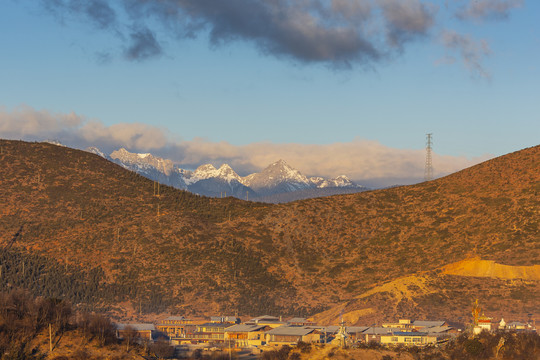 云南香格里拉雪山民居自然风光