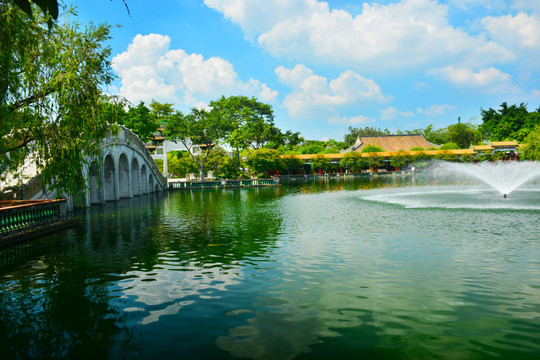 喷泉湖景