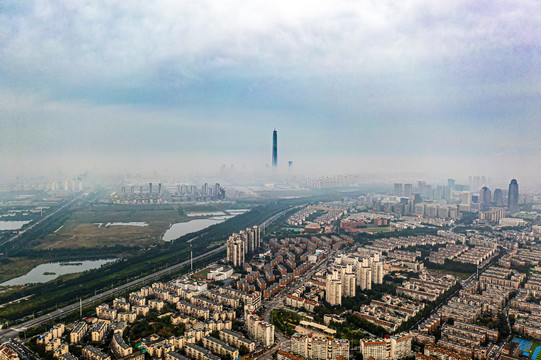 天津清晨117大厦雾霾