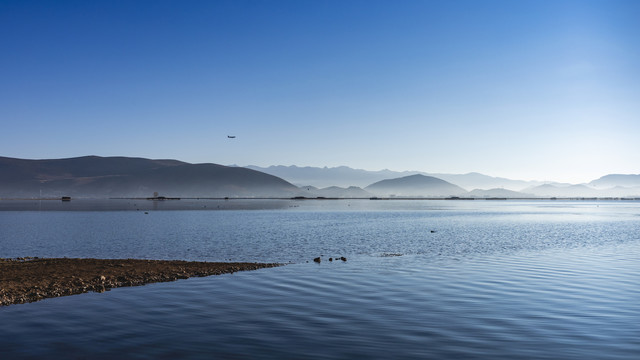 蓝天飞机纳帕海自然景观