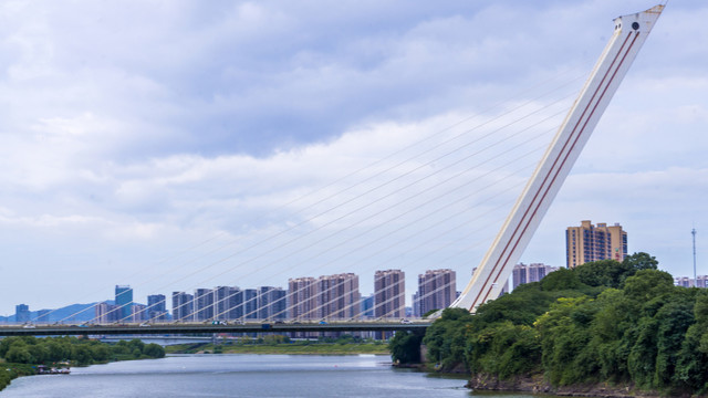 湖畔浏阳河斜拉桥