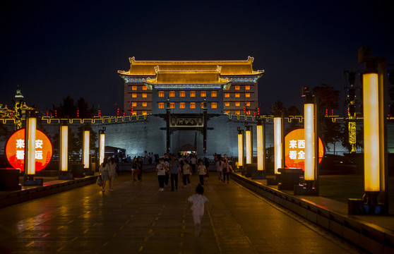 西安城墙永宁门南门夜景