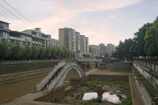 川东开江县城河流河滨建筑