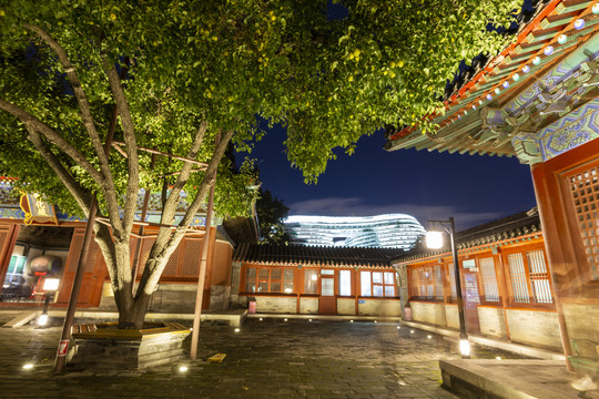 北京智化寺与银河SOHO夜景