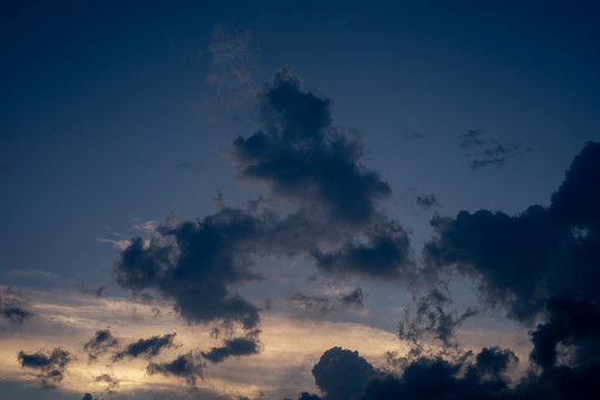 天空晚霞云朵