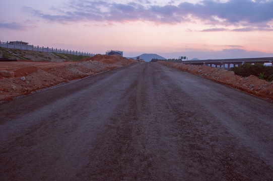 修建中的公路风景